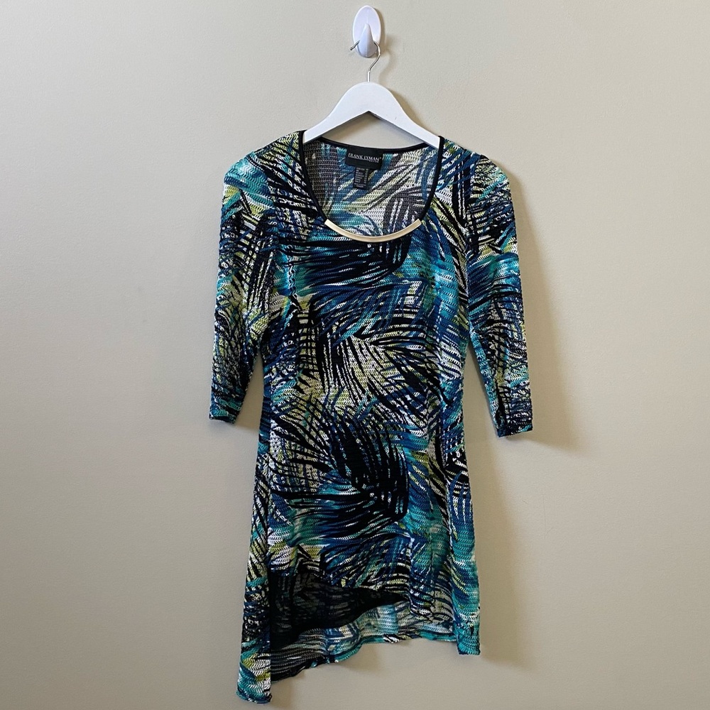 Frank Lyman leaf print beachy bohemian asymmetrical long line blouse top